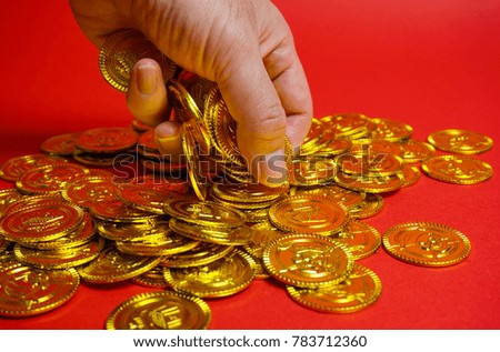 Image to grasp a gold coin, Image to seize success