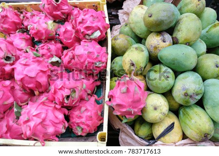 Mangoes and dragon fruits selling in street market.