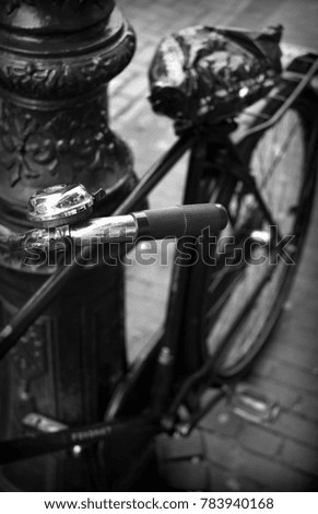 bicycle resting on a lamppost
