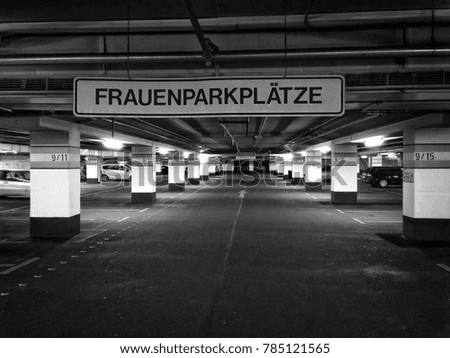 Woman parking spaces in a parking garage German text: Woman parking spaces