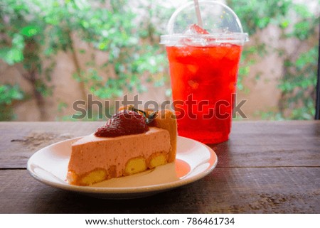 STRAWBERRY CHEESE CAKE WITH SOFT DRINK
