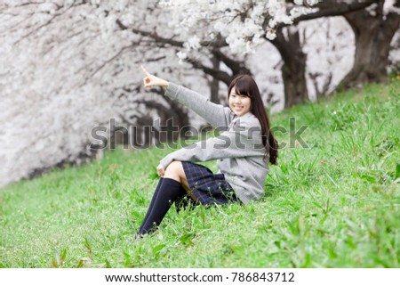 Schoolgirl There are under a tree of cherry tree