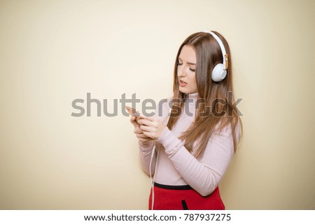 a girl listens to music with the headphones