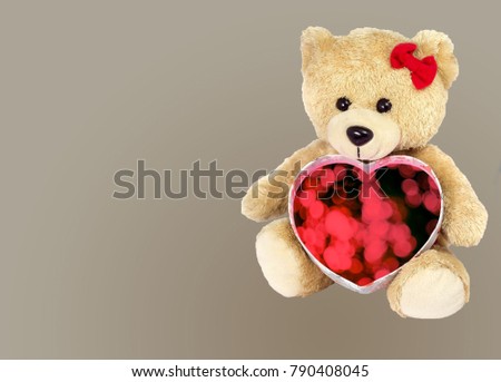 Bear holding heart box