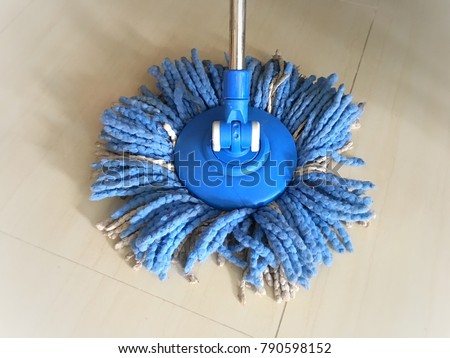 Blue and white mop. Scrubber Stainless Steel Handle.