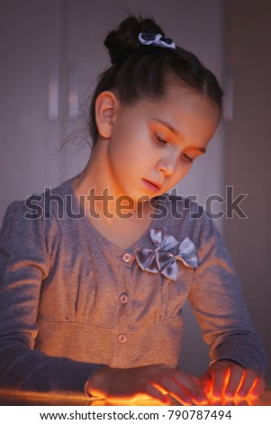 little girl drawing fingers on the table