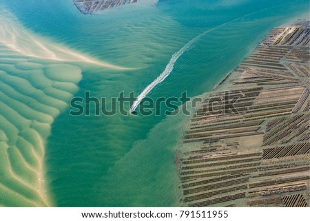 Aerial view of motorboat and seabed in the Bassin d'Arcachon in France
