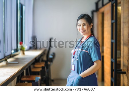 Young asian woman is going to nursing school	