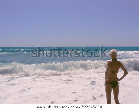 Girl on the background of the ocean, looking into the distance, relax, toned