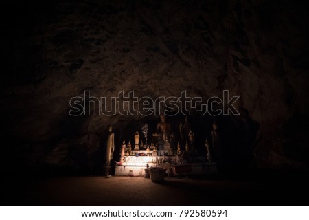 Bhuddha in The Cave 
Luang Prabang
Lao