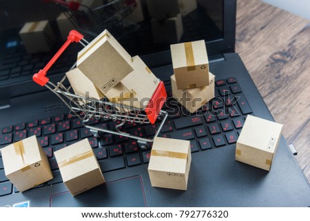 Shopping Carts, Boxes, Paper Boxes, Putting on Notebook Computers, Inventory Management, Warehouse Royalty-Free Stock Photo #792776320