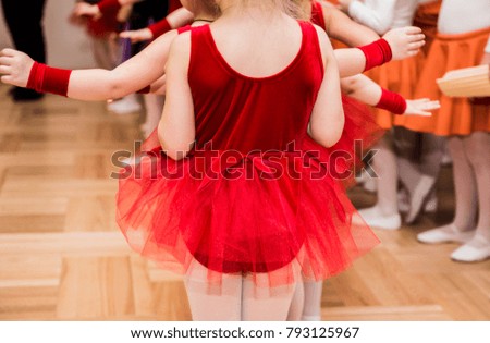Rehearsal of little dancers