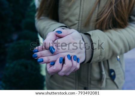Girls hands in cold