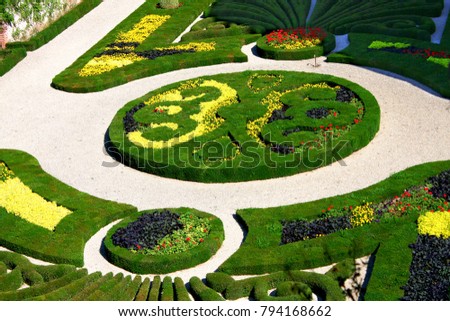 view of a formal garden with Flowers 