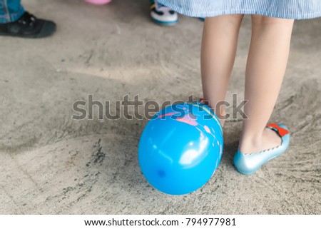 Balloons and foot of gir, recreation games