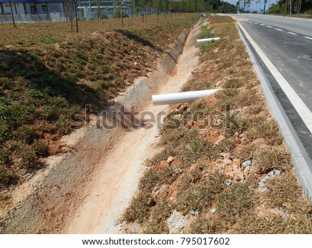 Cast in-situ road side drain use to channel rain water from street to the monsoon drain or bigger drain. 