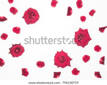 Flower composition. Pattern of fresh roses. Pink roses, hearts and rose petals on a white background. Valentine's day, mother's day background. Flat lay, top view, copy space