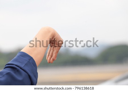 A man make pilot hand sign.
