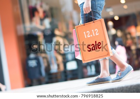 woman shopping Sale12.12