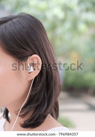 woman hear music with earphone