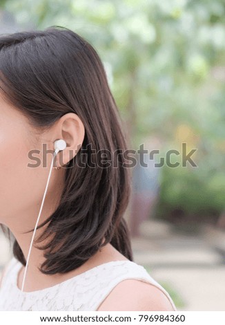 woman hear music with earphone