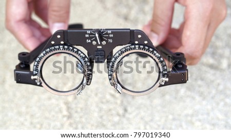 Ophthalmologist is a vision measuring instrument.