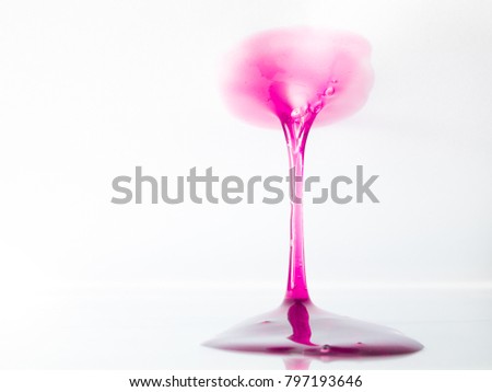 The viscous substance in the form of a colored gel is stretched between two planes