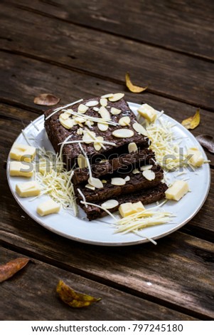 Almond Chesse Brownies