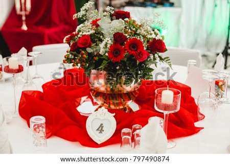 wedding red flowers table decor