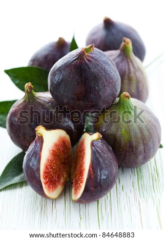 Several whole figs and one halved fig