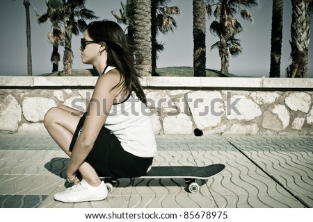 Beautiful teen girl to skate in the park