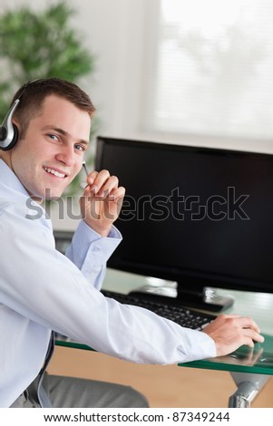 Shadowing a friendly young call center agent