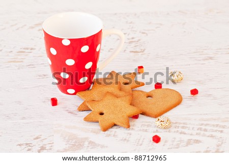 red cup and Christmas gingerbread