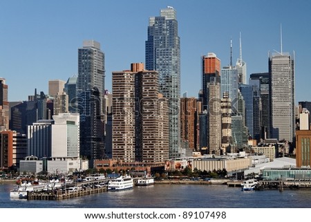 The Skyline of Manhattan seen from the Hudson River side