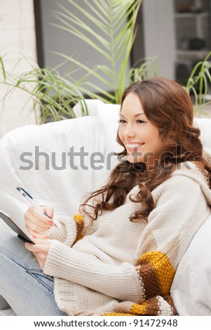 picture of happy woman with small notepad
