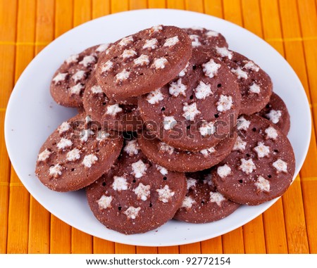 picture of fresh brown  cookies on a plate
