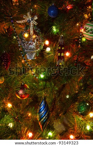 Close up pictures of the Christmas tree with ornaments