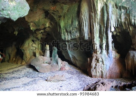 Picture of an underground cave wall