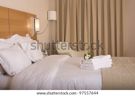 King sized bed in a luxury hotel room