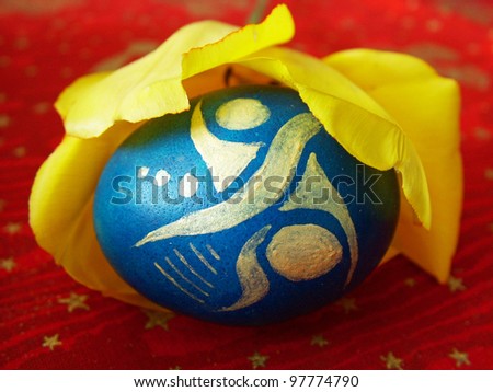 Beautiful painted easter egg on a colorful background