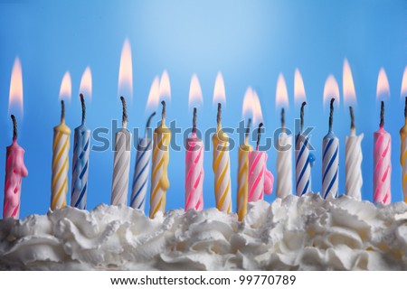 Many candels in birthday cake