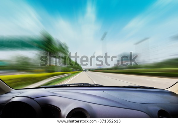 Image area of\
??the windshield while\
driving.