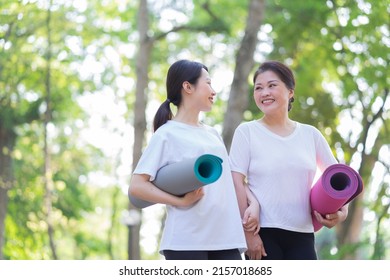 Image Of Asian Mother And Daughter Exercise At Park