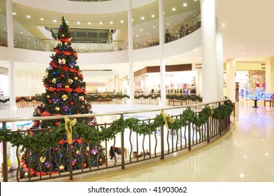 Image Of Big Decorated Christmas Tree In The Mall