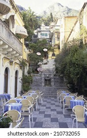 An Image of Caf\x8E Tables