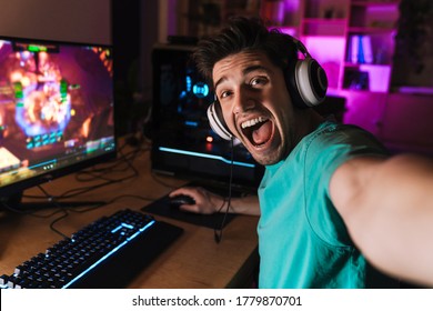 24,730 Excited gamers Images, Stock Photos & Vectors | Shutterstock