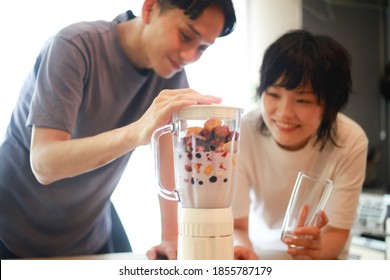 Image Of A Couple Making A Smoothie