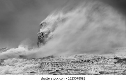 
Image of a crashing wave in a sea light.
Winter storm in the Black Sea, Ahtopol Bulgaria.