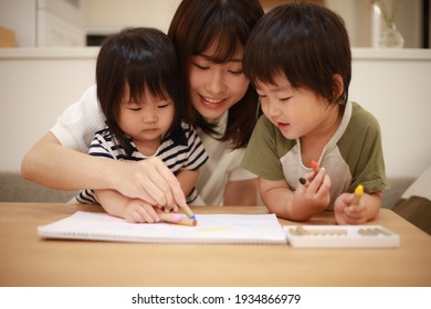 Image of drawing parent and child 
