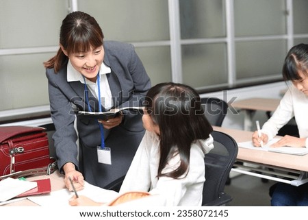 Image of a female student studying and a cram school instructor

